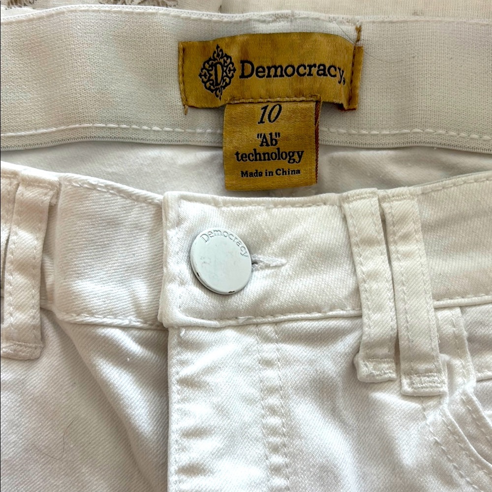 Democracy white Denim Jeans
Size 10
Ab technology